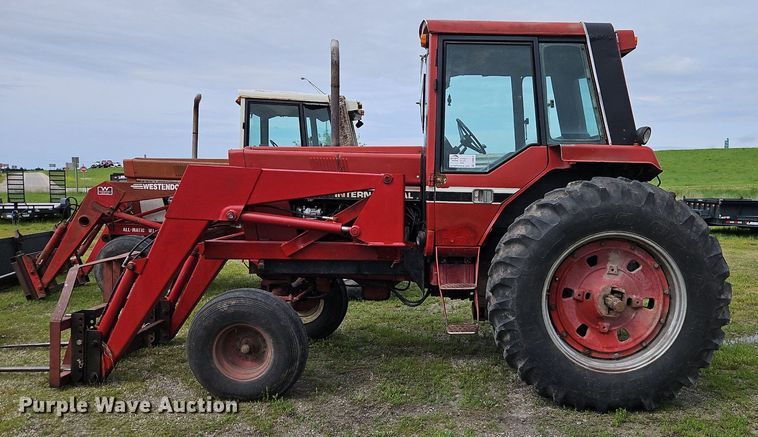 image for item DR8615 1980 International Harvester  986 tractor