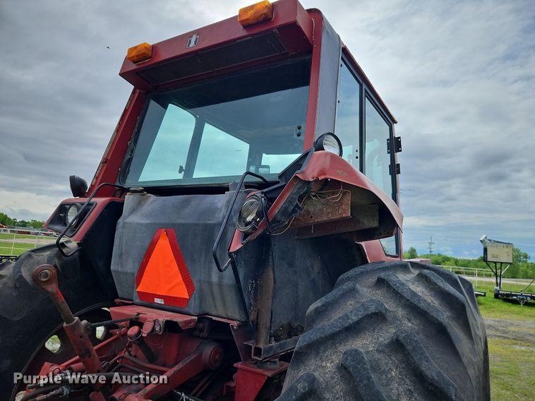 image for item DR8615 1980 International Harvester  986 tractor