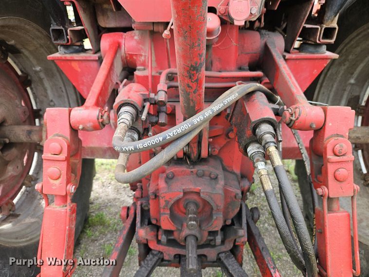 image for item DR8615 1980 International Harvester  986 tractor
