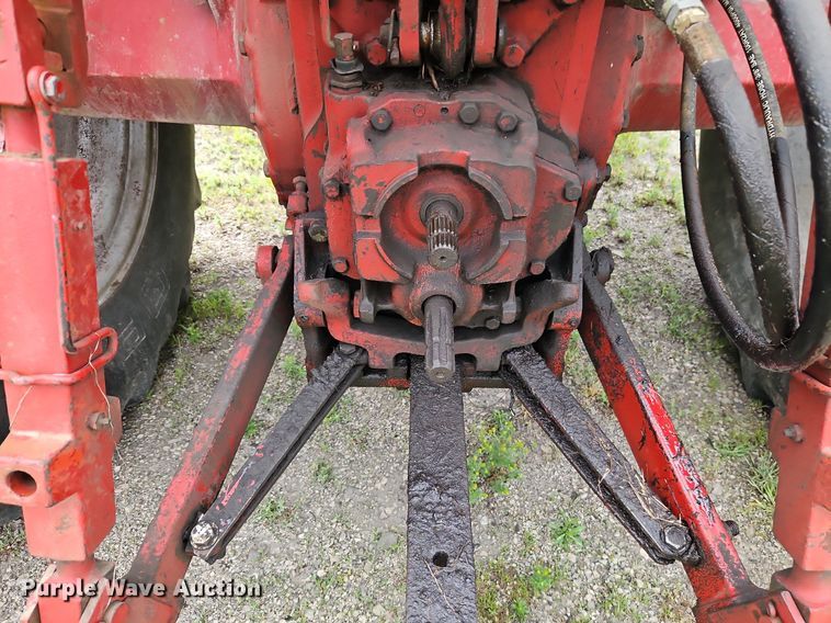 image for item DR8615 1980 International Harvester  986 tractor