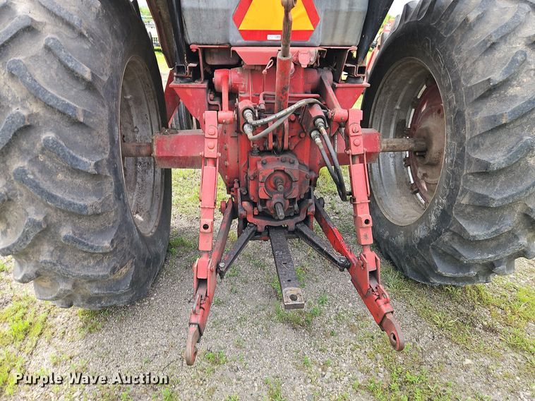 image for item DR8615 1980 International Harvester  986 tractor