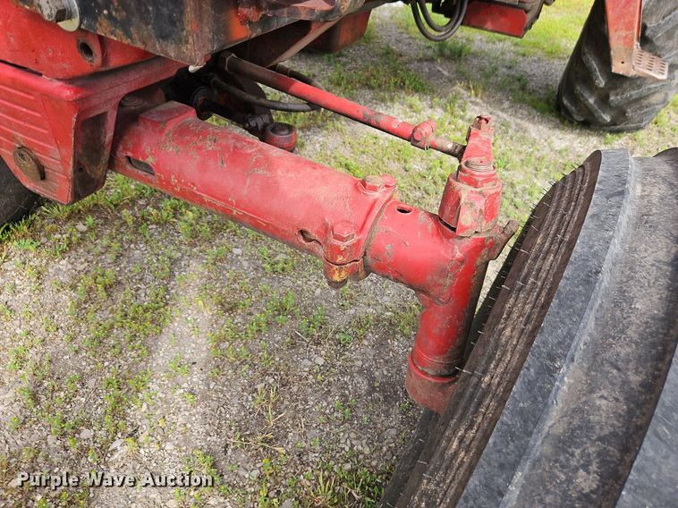 image for item DR8615 1980 International Harvester  986 tractor