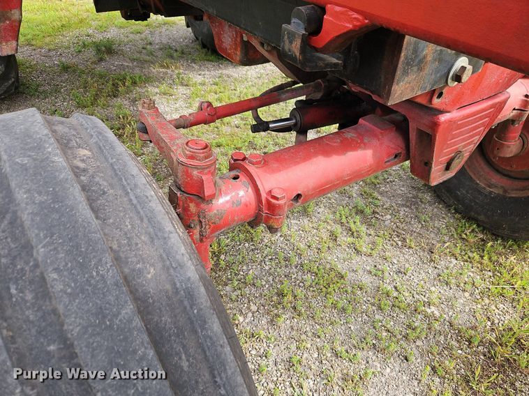 image for item DR8615 1980 International Harvester  986 tractor