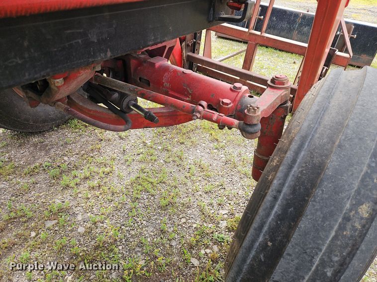 image for item DR8615 1980 International Harvester  986 tractor