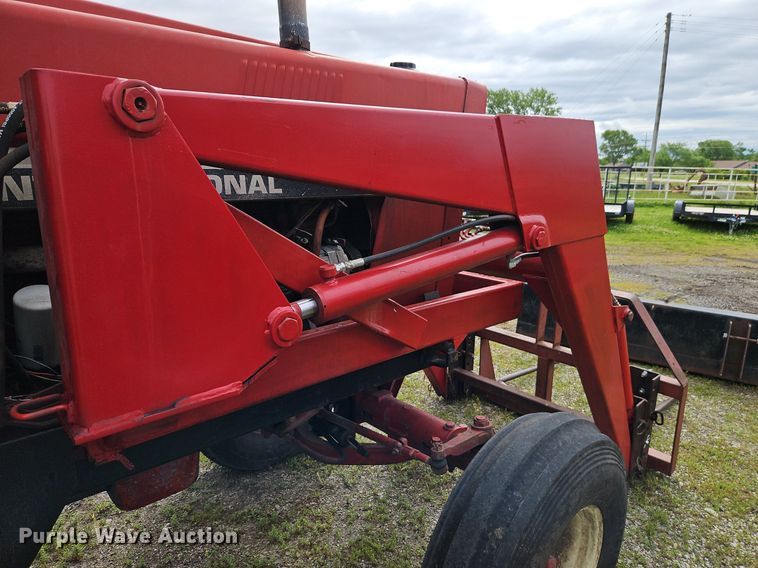 image for item DR8615 1980 International Harvester  986 tractor