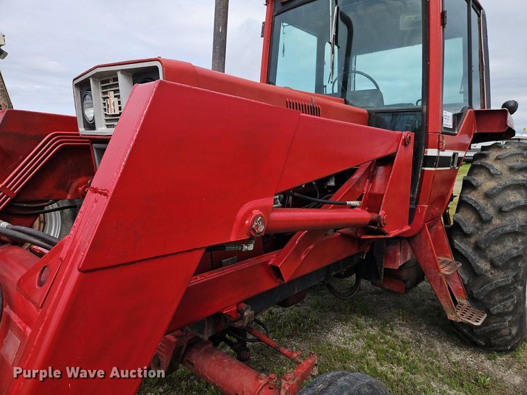 image for item DR8615 1980 International Harvester  986 tractor
