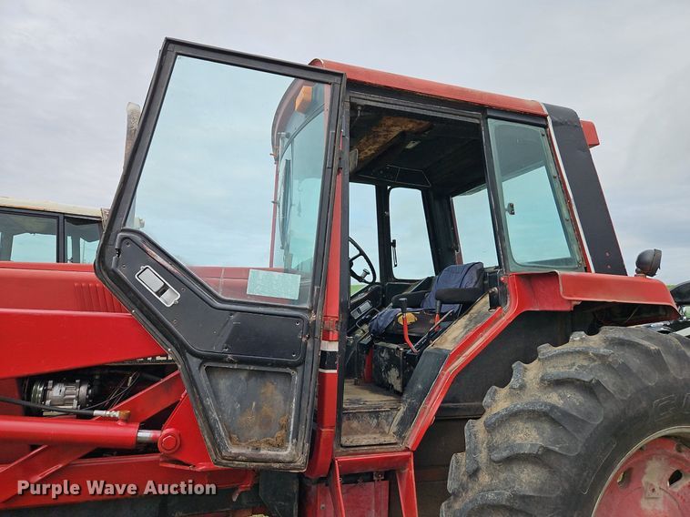 image for item DR8615 1980 International Harvester  986 tractor