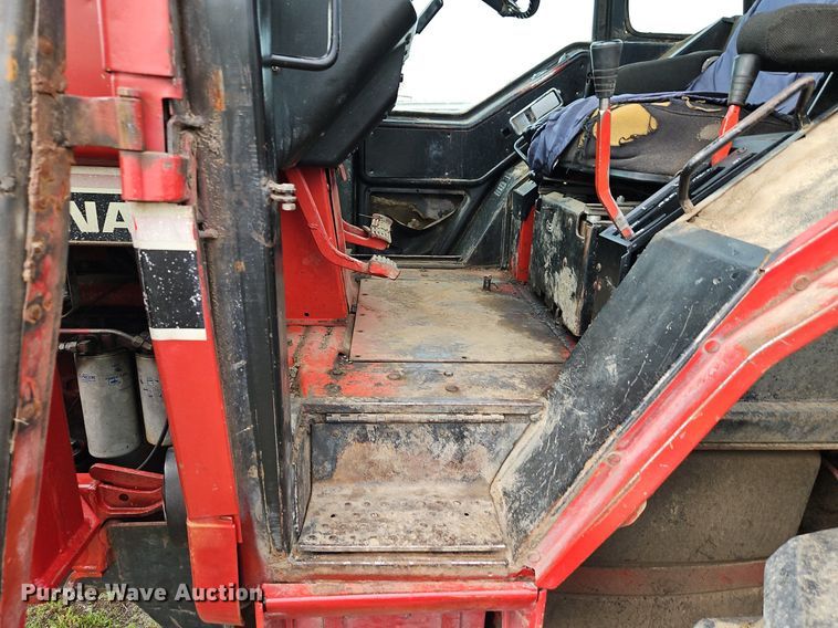 image for item DR8615 1980 International Harvester  986 tractor