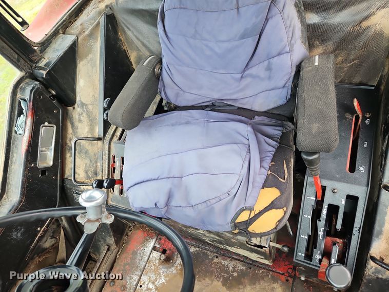 image for item DR8615 1980 International Harvester  986 tractor