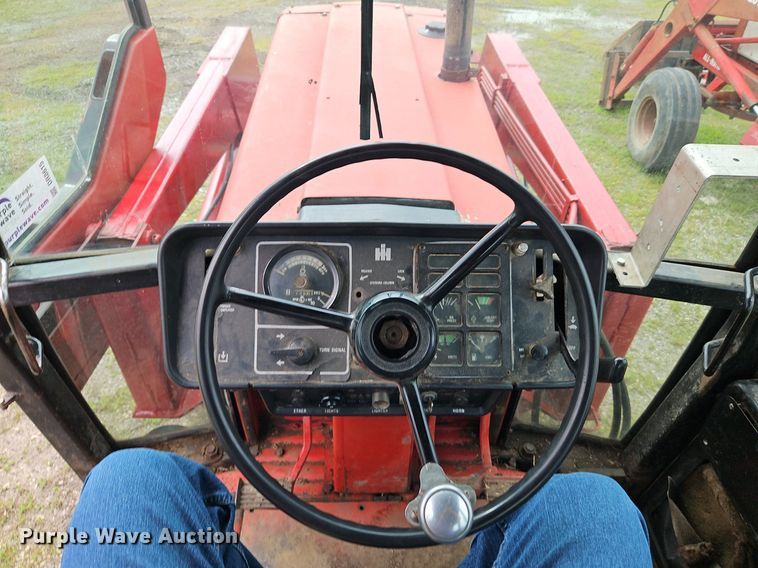 image for item DR8615 1980 International Harvester  986 tractor
