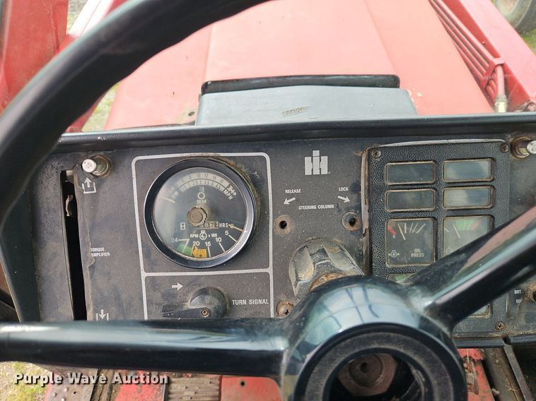 image for item DR8615 1980 International Harvester  986 tractor