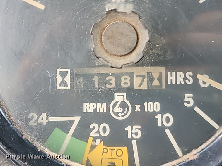 image for item DR8615 1980 International Harvester  986 tractor