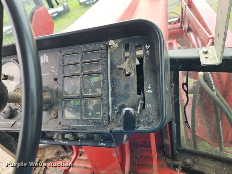 image for item DR8615 1980 International Harvester  986 tractor