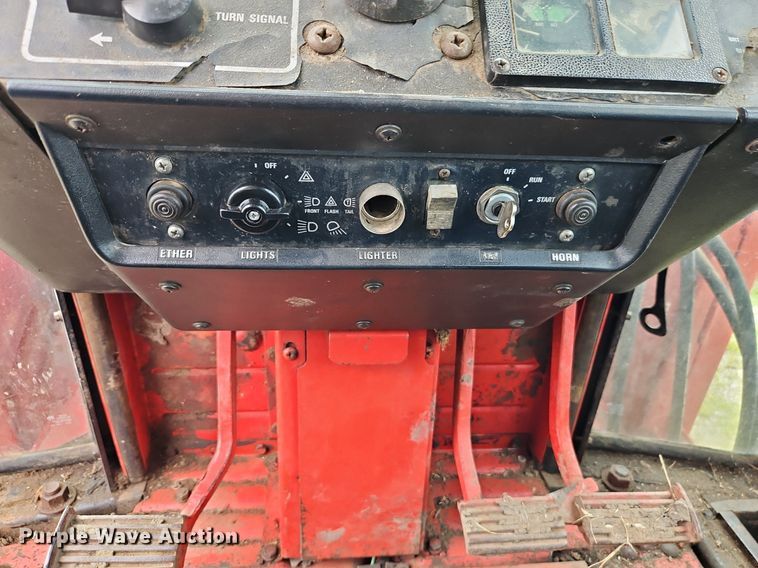 image for item DR8615 1980 International Harvester  986 tractor