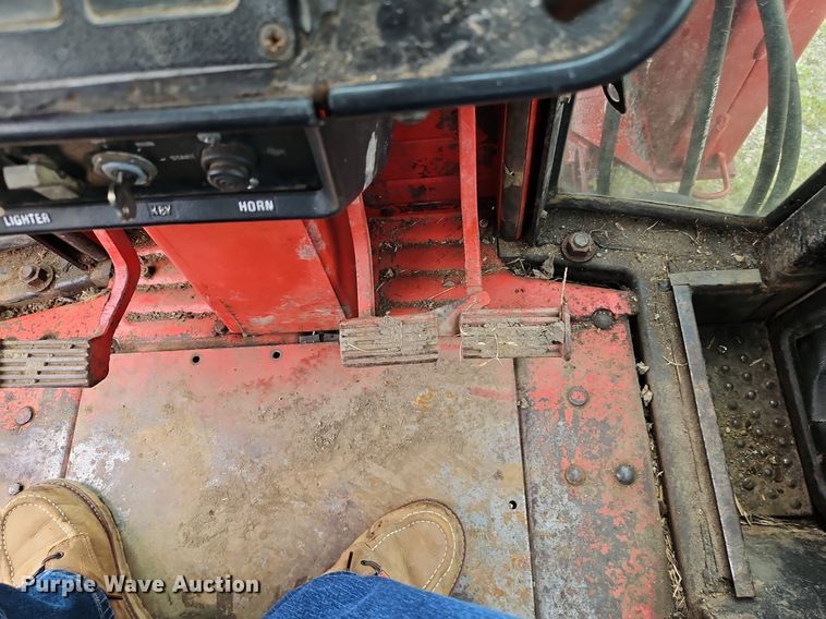 image for item DR8615 1980 International Harvester  986 tractor