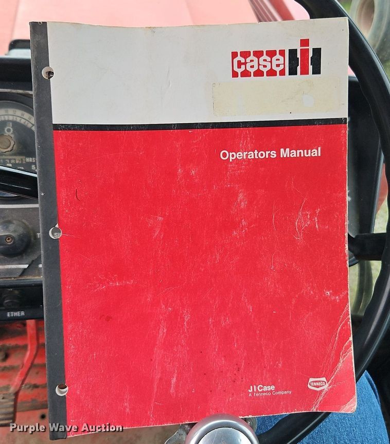 image for item DR8615 1980 International Harvester  986 tractor