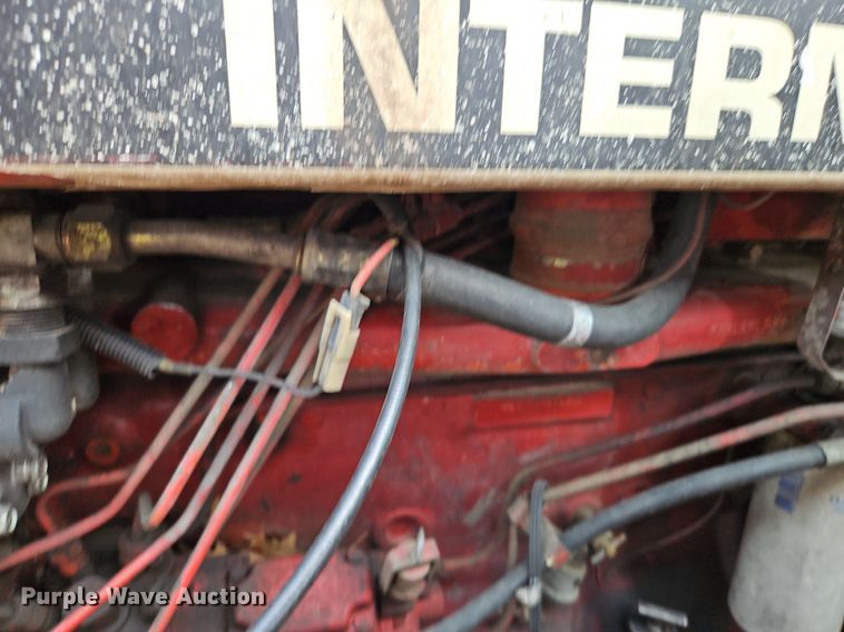 image for item DR8615 1980 International Harvester  986 tractor