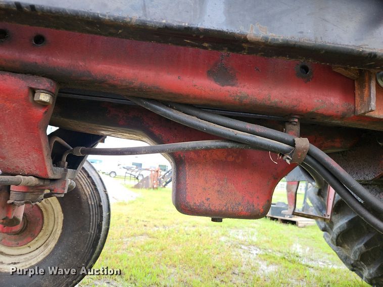 image for item DR8615 1980 International Harvester  986 tractor