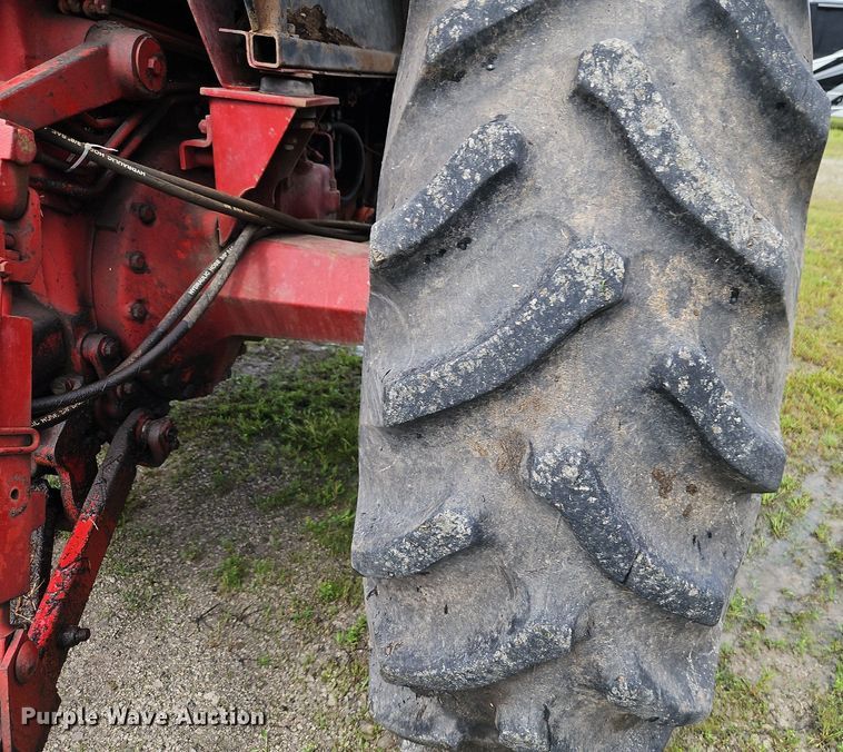 image for item DR8615 1980 International Harvester  986 tractor