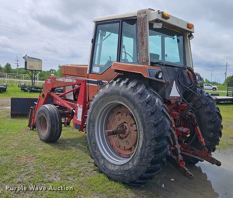 image for item DR8616 1976 International Harvester  1086 tractor