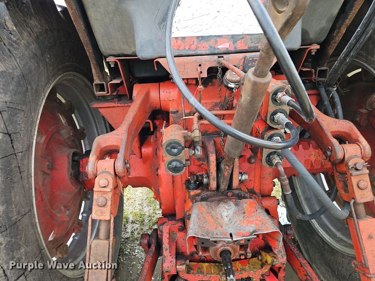 image for item DR8616 1976 International Harvester  1086 tractor