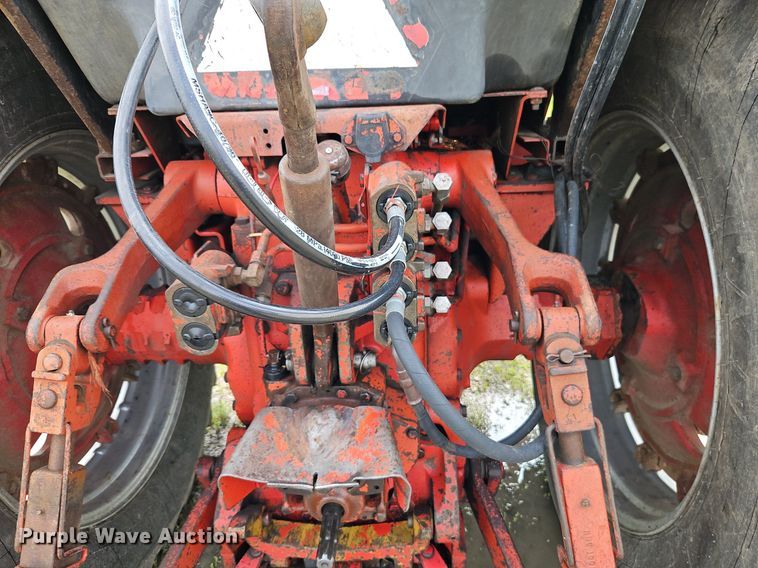 image for item DR8616 1976 International Harvester  1086 tractor