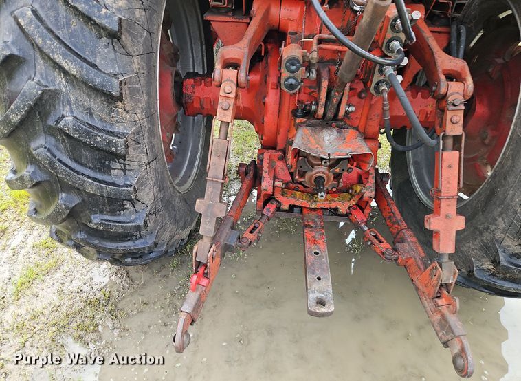 image for item DR8616 1976 International Harvester  1086 tractor