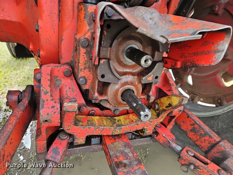 image for item DR8616 1976 International Harvester  1086 tractor