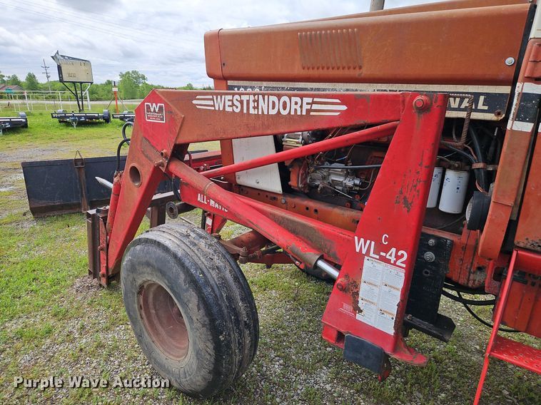 image for item DR8616 1976 International Harvester  1086 tractor