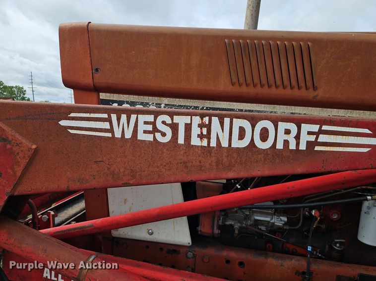 image for item DR8616 1976 International Harvester  1086 tractor