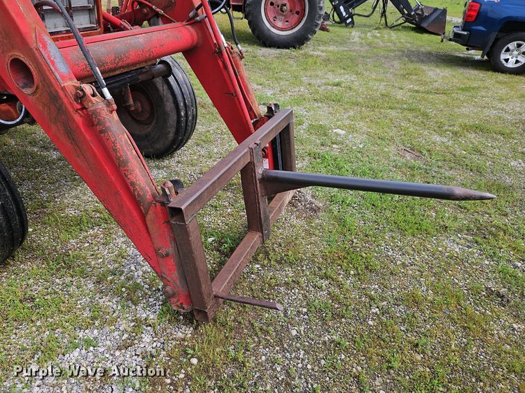 image for item DR8616 1976 International Harvester  1086 tractor