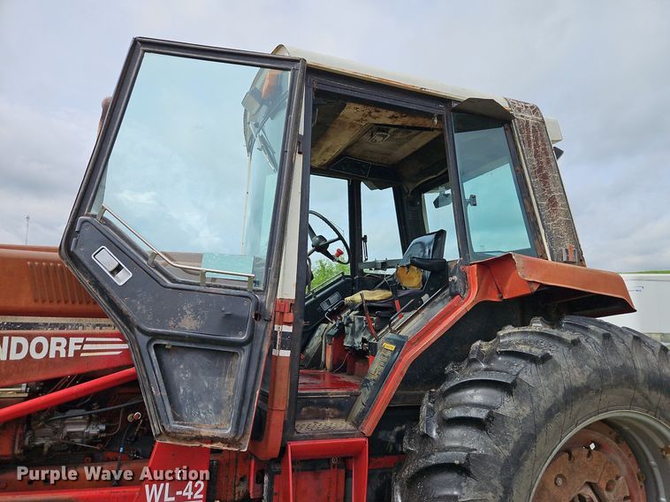 image for item DR8616 1976 International Harvester  1086 tractor