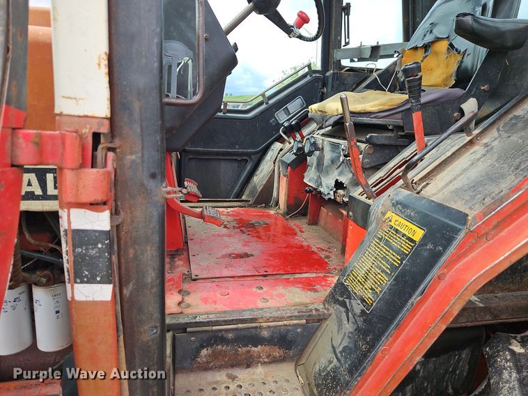 image for item DR8616 1976 International Harvester  1086 tractor