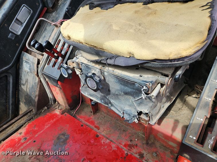 image for item DR8616 1976 International Harvester  1086 tractor