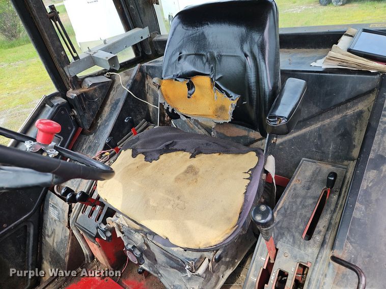 image for item DR8616 1976 International Harvester  1086 tractor