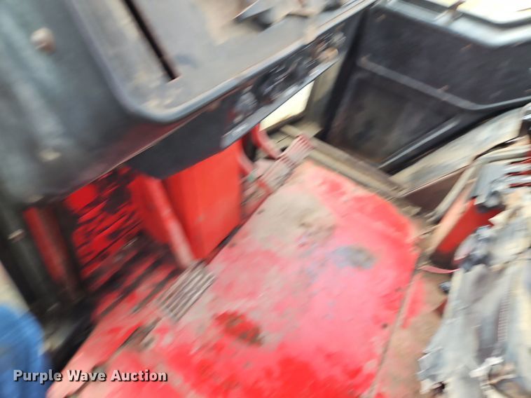 image for item DR8616 1976 International Harvester  1086 tractor