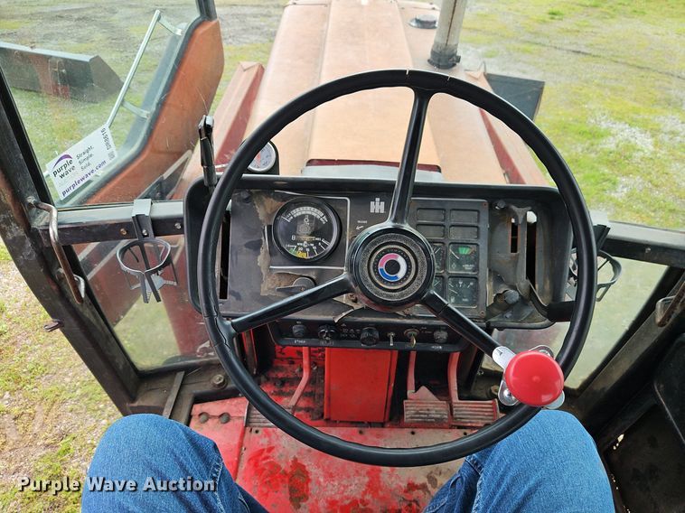 image for item DR8616 1976 International Harvester  1086 tractor