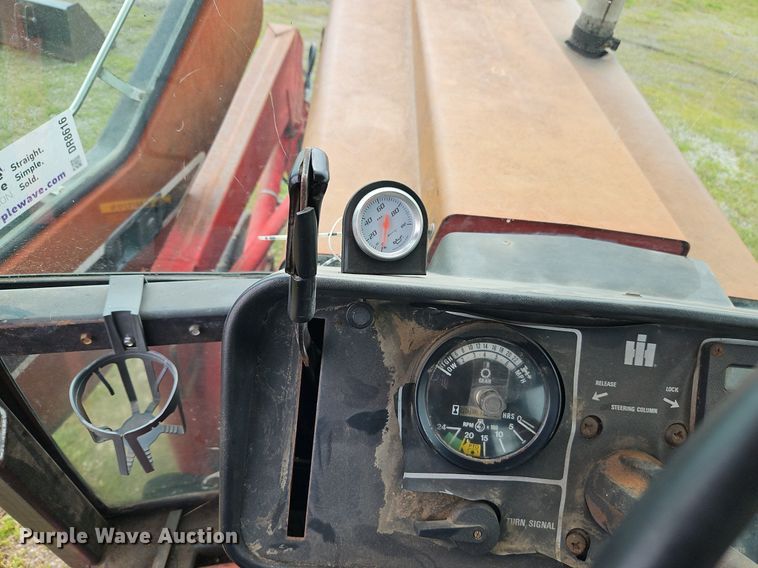 image for item DR8616 1976 International Harvester  1086 tractor
