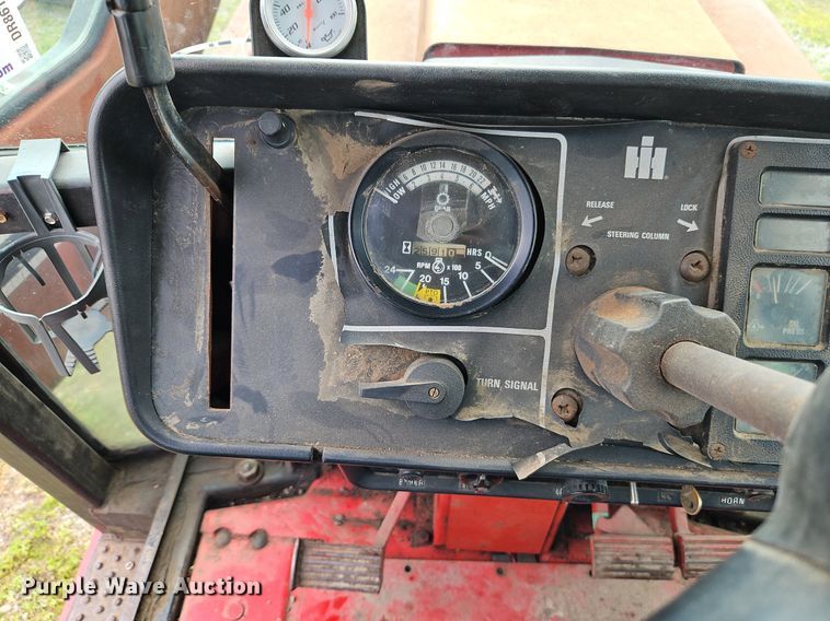 image for item DR8616 1976 International Harvester  1086 tractor