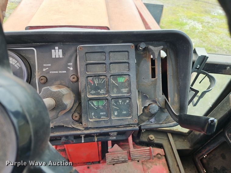 image for item DR8616 1976 International Harvester  1086 tractor