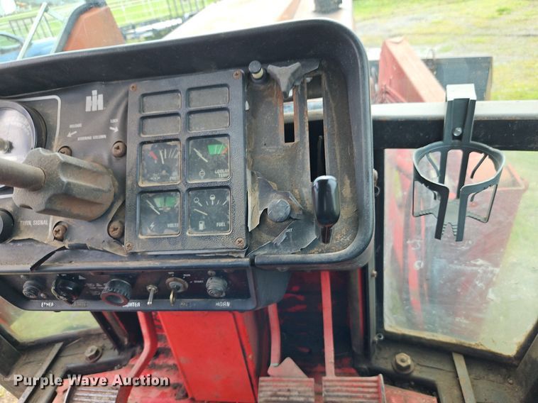 image for item DR8616 1976 International Harvester  1086 tractor