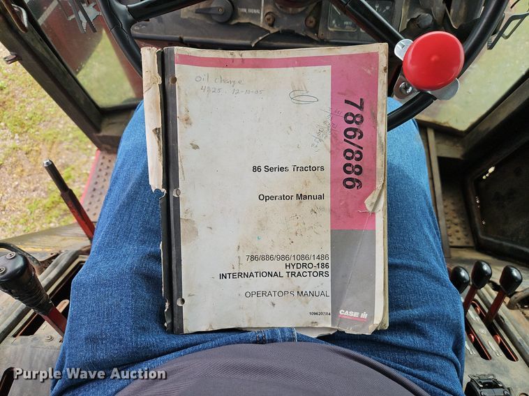 image for item DR8616 1976 International Harvester  1086 tractor