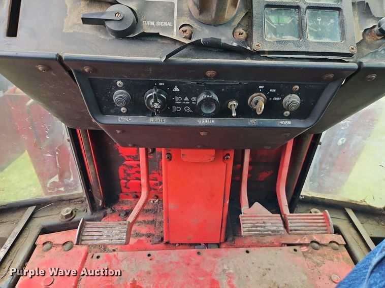 image for item DR8616 1976 International Harvester  1086 tractor