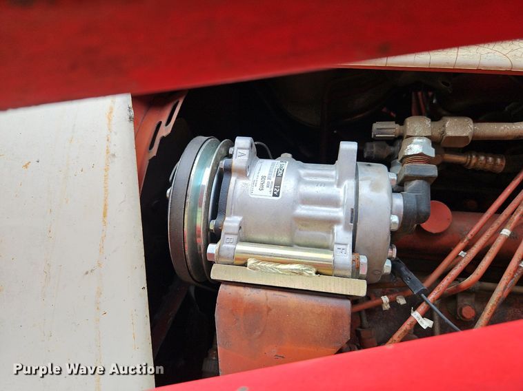 image for item DR8616 1976 International Harvester  1086 tractor