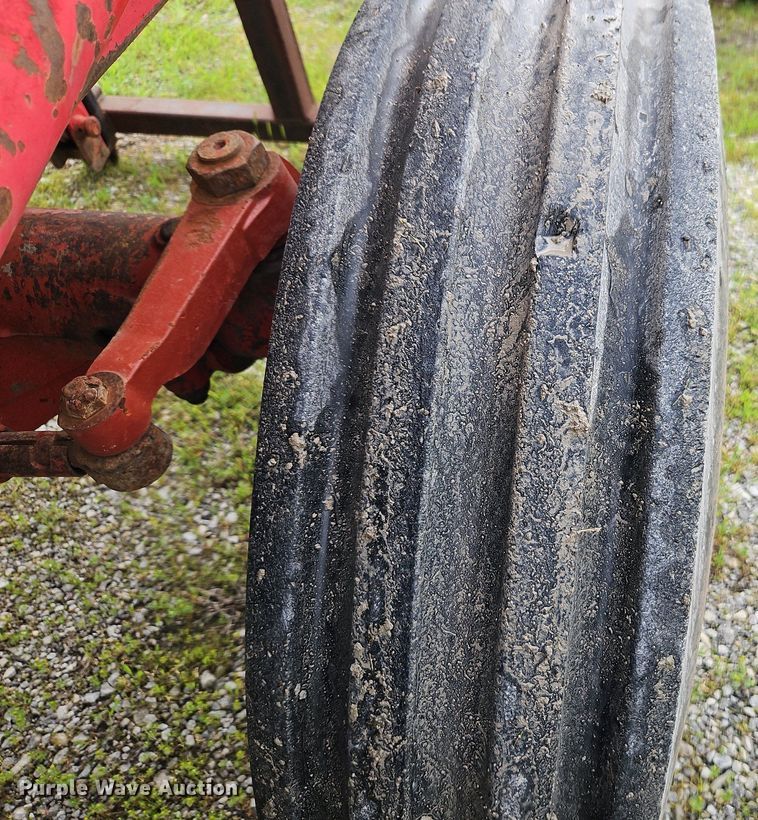 image for item DR8616 1976 International Harvester  1086 tractor