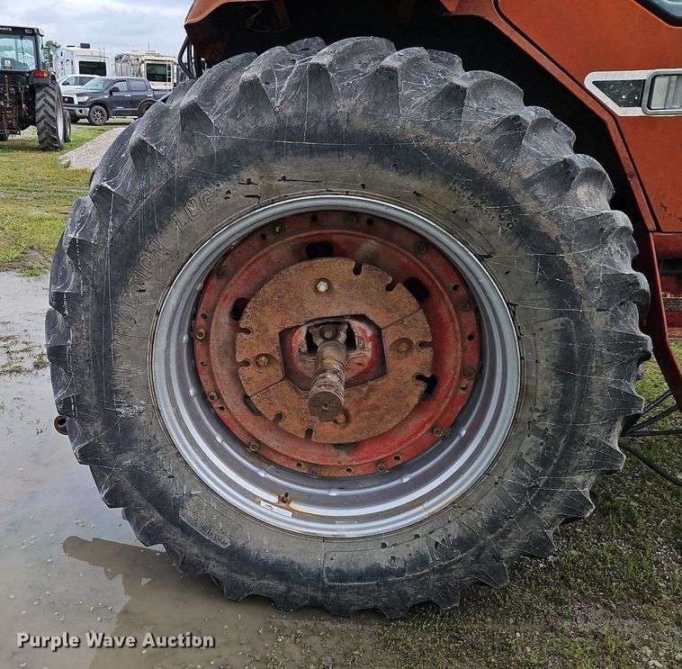 image for item DR8616 1976 International Harvester  1086 tractor