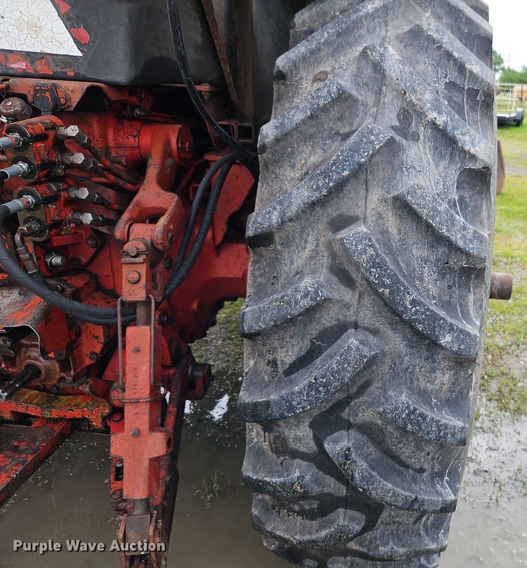 image for item DR8616 1976 International Harvester  1086 tractor