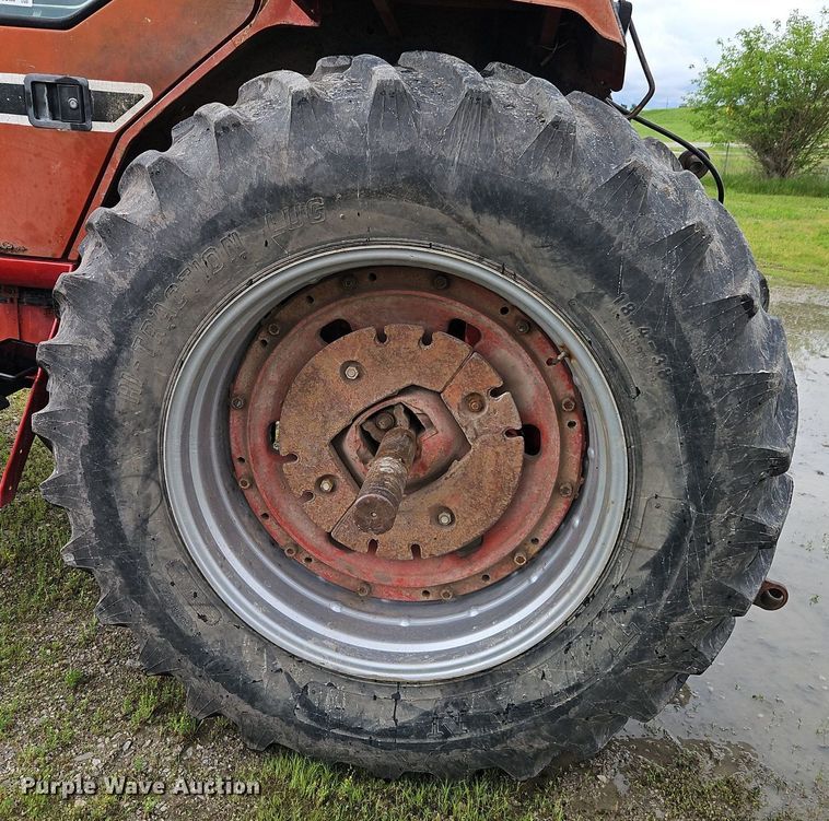 image for item DR8616 1976 International Harvester  1086 tractor