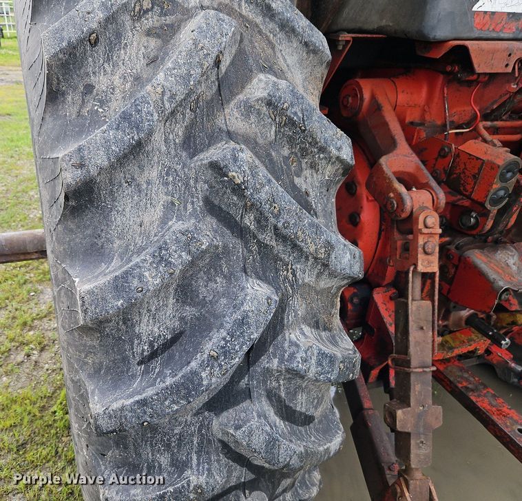 image for item DR8616 1976 International Harvester  1086 tractor