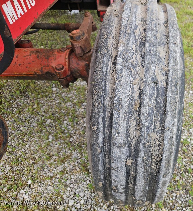 image for item DR8616 1976 International Harvester  1086 tractor